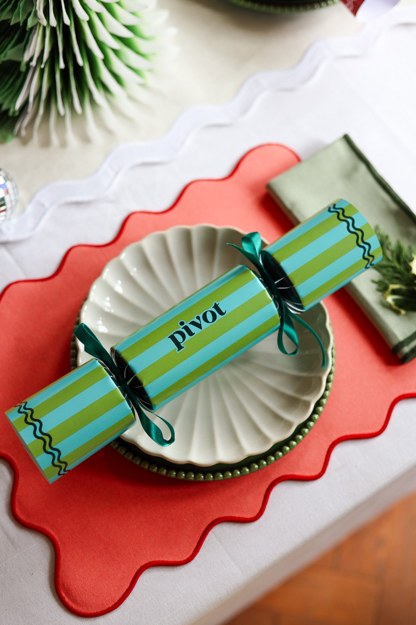 Pack of 6 Christmas Crackers (DIY Earrings Kit)